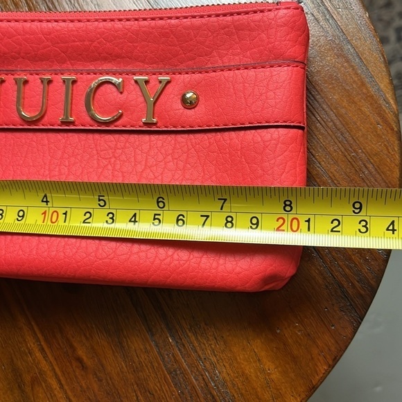 NWOT JUICY COUTURE CORAL VEGAN LEATHER WRISTLET - Picture 5 of 12